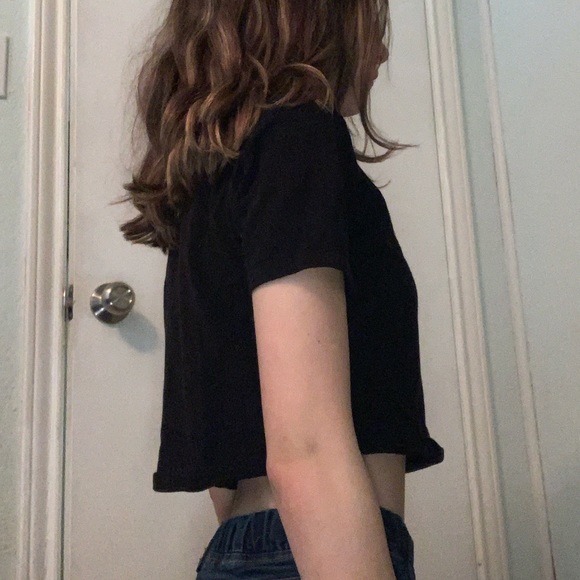 Cropped shirt with sewn on pin - Picture 2 of 5